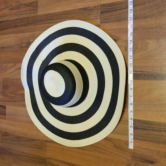 Kate Landry Cream & Black Chic Striped Floppy Summer Sun Hat - Picture 9 of 9